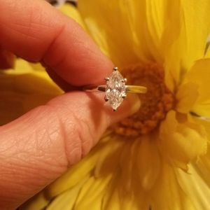 Beautiful CZ diamond ring size 7